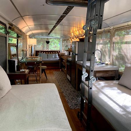Magic Roof Top Bus With Big Bath In The Tree Forest! มีมีซ็อง ภายนอก รูปภาพ